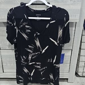 Apt. 9 Black and Cream V-Neck Tee